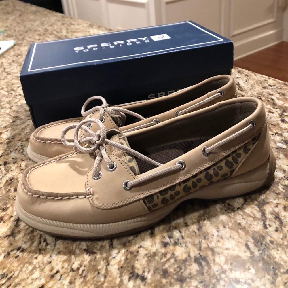 Brand new never worn SPERRY topsider